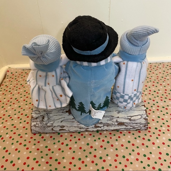 Vintage Sweet Christmas decor. Dancing and singing. Includes 2 AA batteries - Picture 4 of 6